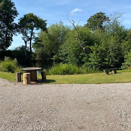 Kingfisher Cabin - Wild Escapes Wrenbury Off Grid Glamping - Ages 12 And Over Baddiley Exterior foto