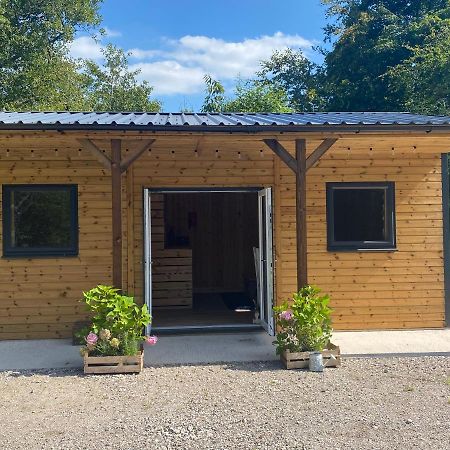 Kingfisher Cabin - Wild Escapes Wrenbury Off Grid Glamping - Ages 12 And Over Baddiley Exterior foto