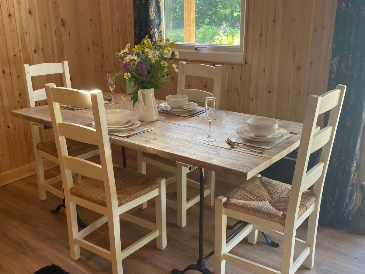 Kingfisher Cabin - Wild Escapes Wrenbury Off Grid Glamping - Ages 12 And Over Baddiley Exterior foto