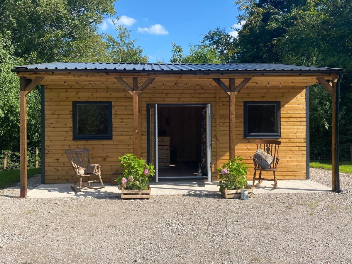 Kingfisher Cabin - Wild Escapes Wrenbury Off Grid Glamping - Ages 12 And Over Baddiley Exterior foto