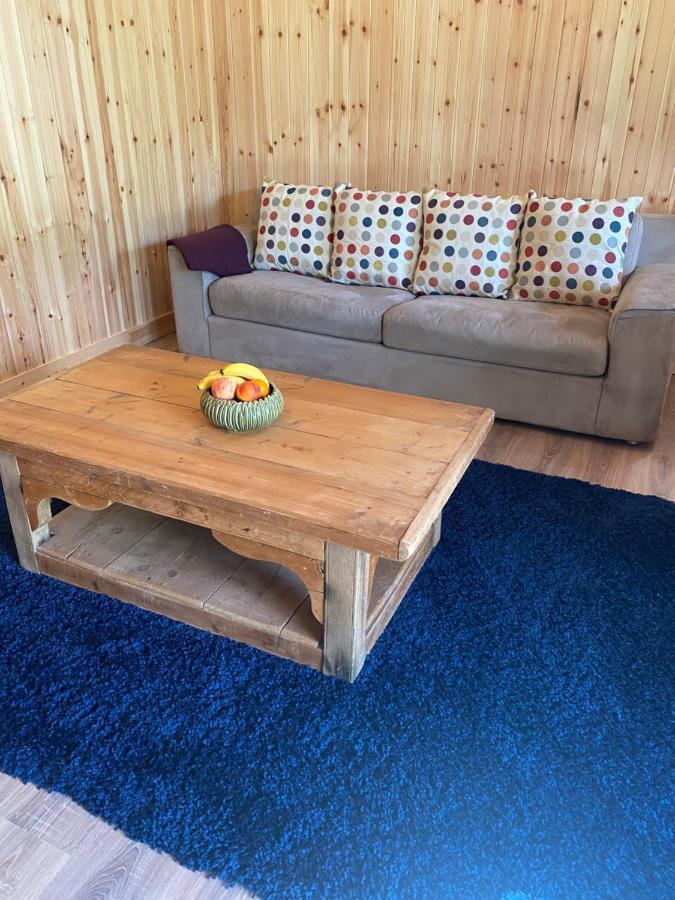 Kingfisher Cabin - Wild Escapes Wrenbury Off Grid Glamping - Ages 12 And Over Baddiley Exterior foto