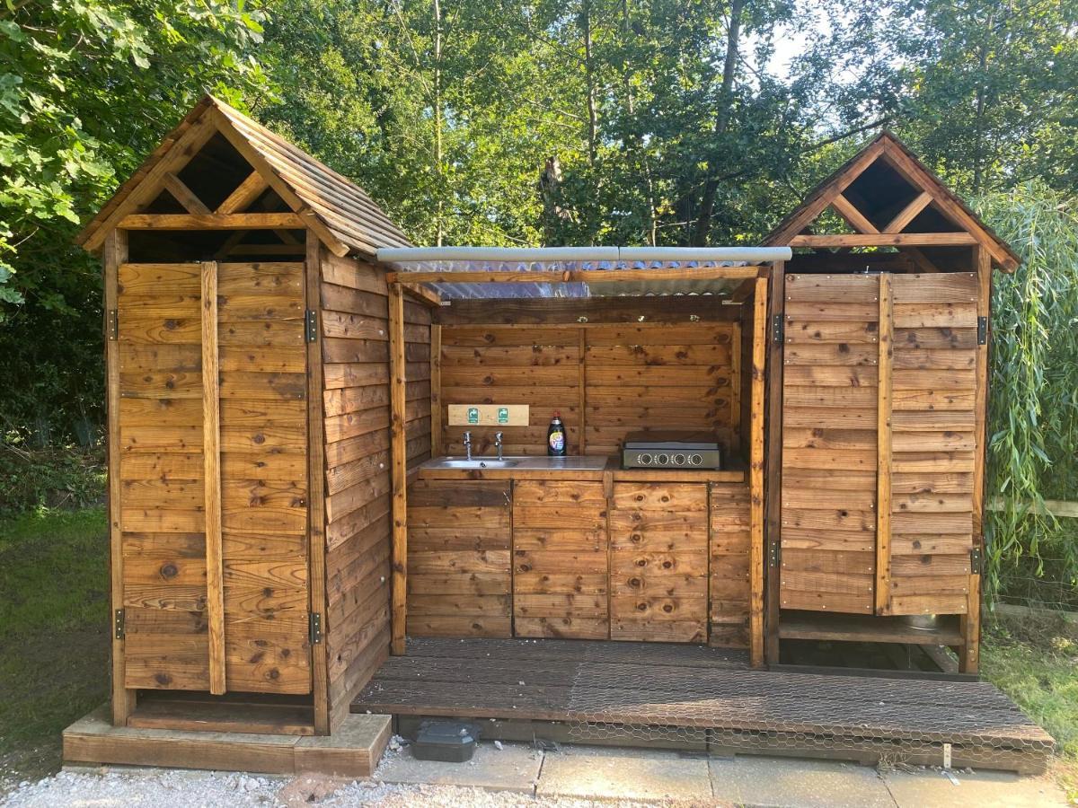 Kingfisher Cabin - Wild Escapes Wrenbury Off Grid Glamping - Ages 12 And Over Baddiley Exterior foto