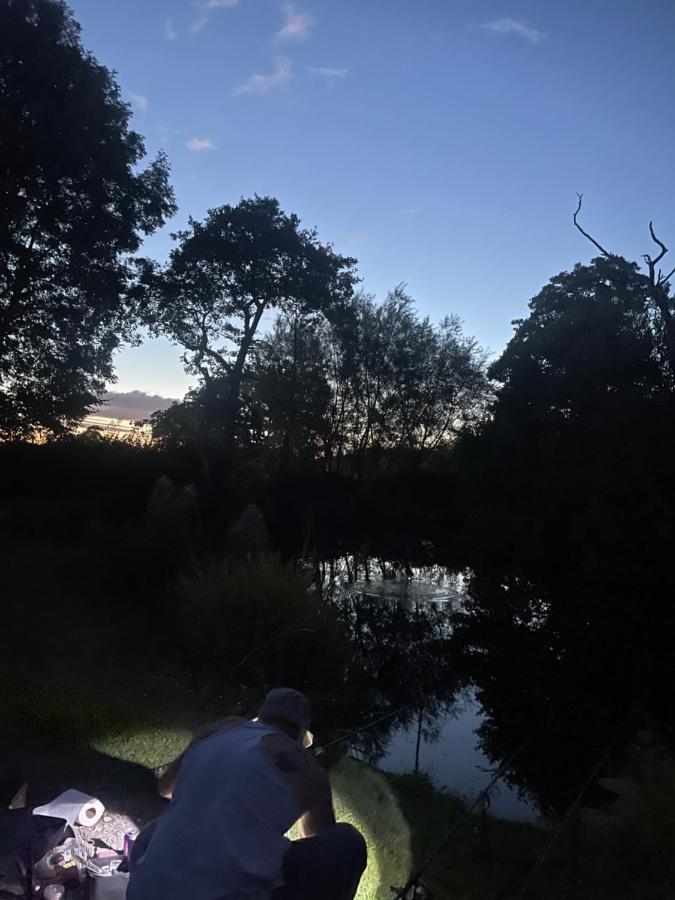 Kingfisher Cabin - Wild Escapes Wrenbury Off Grid Glamping - Ages 12 And Over Baddiley Exterior foto