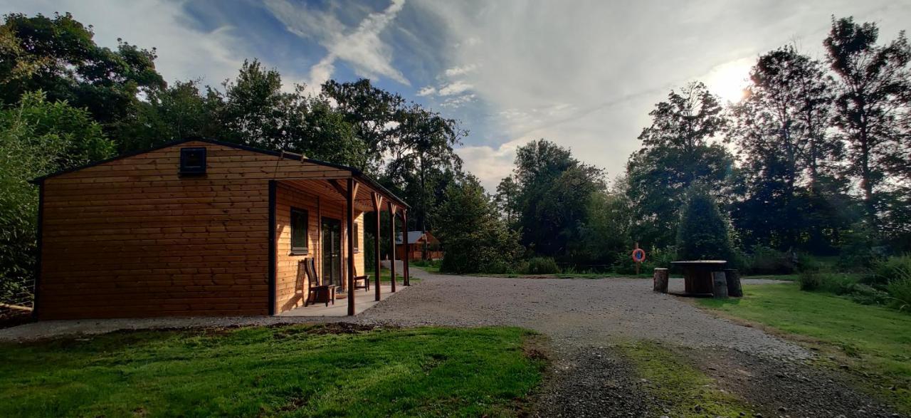 Kingfisher Cabin - Wild Escapes Wrenbury Off Grid Glamping - Ages 12 And Over Baddiley Exterior foto
